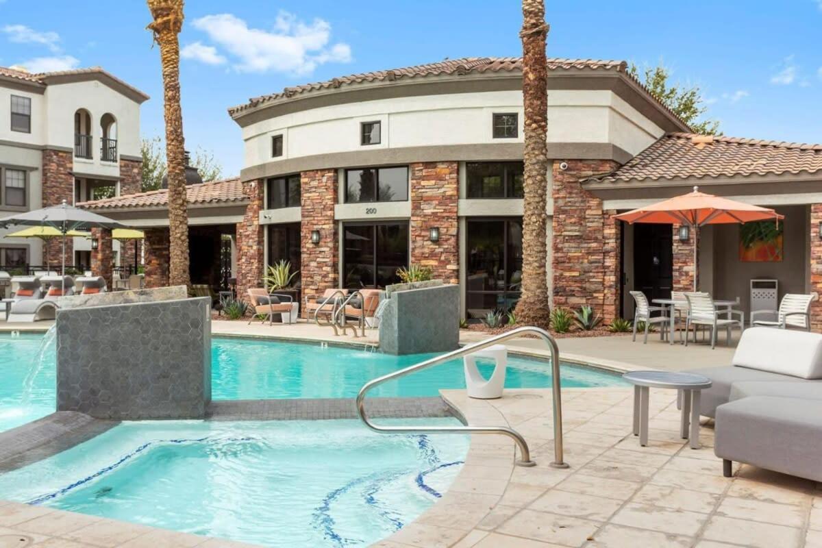 Cozysuites Glendale By The Stadium With Pool 02 Exterior photo